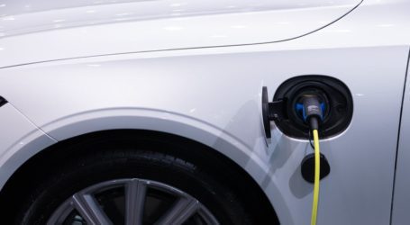 חיסכון בכסף ומניעת זיהום אוויר – כל היתרונות לשימוש ברכב חשמלי